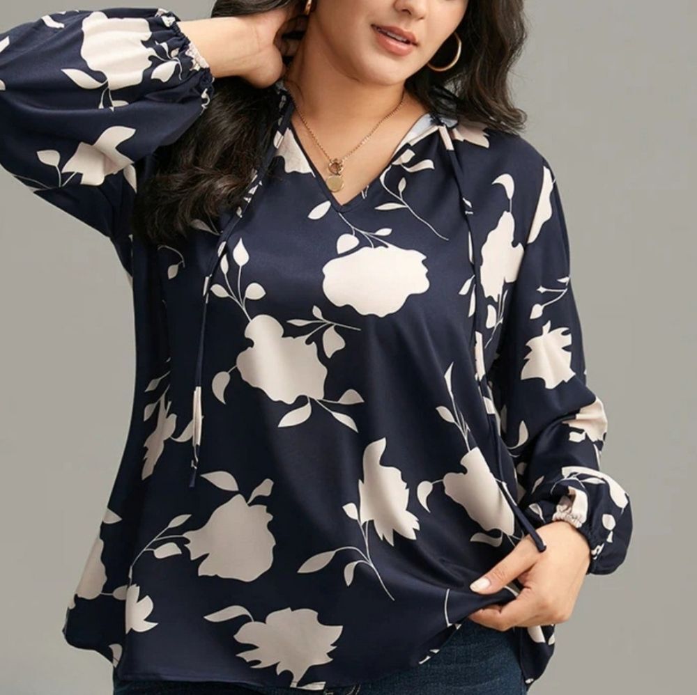 NWT Bloomchic L 12 Blue Abstract Print Ruffle Neck Tied Blouse L-1164